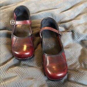 Women’s burgundy Dansko size 41